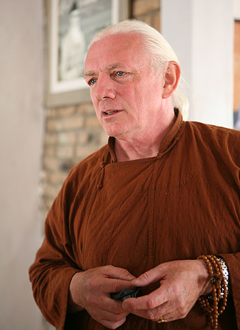 Гленн Муллин - ученый-тибетолог, автор свыше двадцати трудов по тибетскому буддизму, в том числе недавно вышедшей на русском языке книги «Шесть йог Наропы».